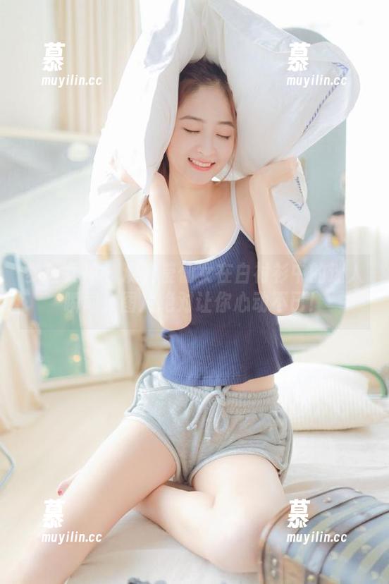 梦丝女神-莹仙女 梦丝女神 - 观看莹仙女在白衬衫中的迷人瞬间,图片绝对让你心动不已!