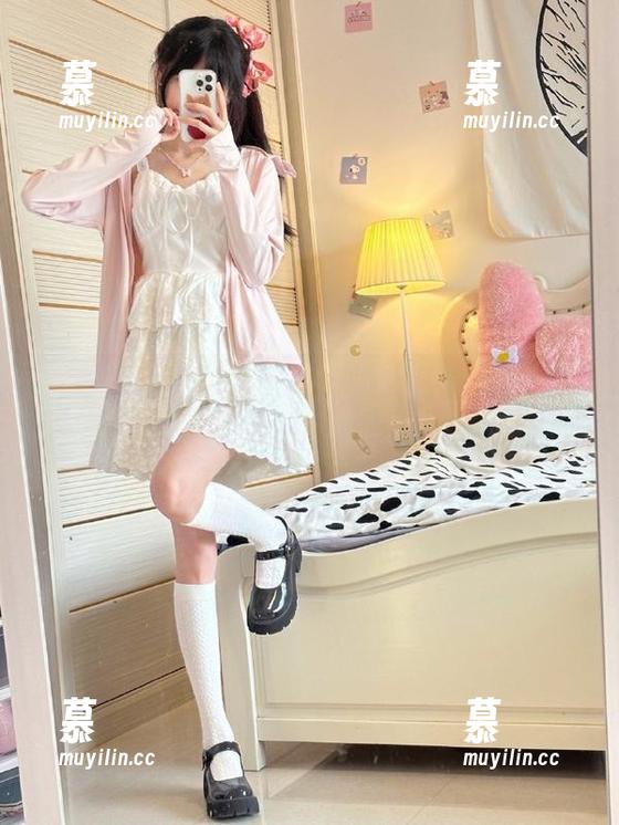 梦丝女神-香萱 梦丝女神 - 香萱的体操服写真:当美图邂逅搞笑,笑料满满!