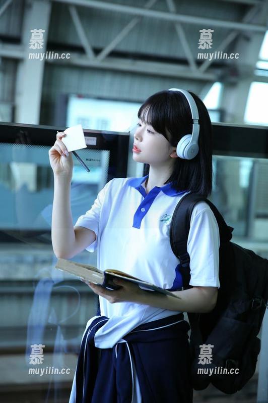 模范学院-lingyu69 模范学院 - lingyu69礼服带来的无圣光艺术,图片记录下每一个独特瞬间