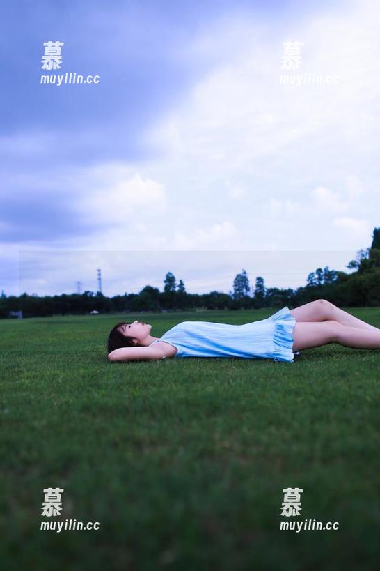 模范学院-优优 模范学院 - 透视优优的私房写真:眼镜和她气质的完美结合