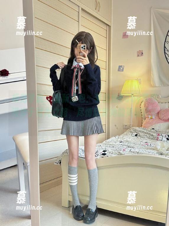 模范学院-李颖煊baby 模范学院 - 最新图包:李颖煊baby带你漫步于时尚之路,尽情欣赏她的美腿风采!