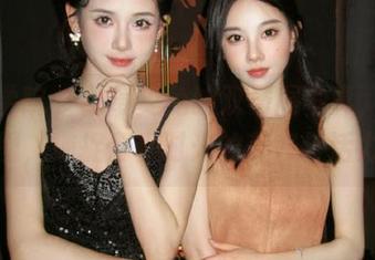模范学院 – 草莓兔兔的双马尾写真，分享原图，捕捉青春时光的美好与活力！