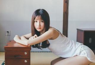 模范学院 – 办公室里的秘密：郑颖姗的私房写真，让我工作都不专心了！