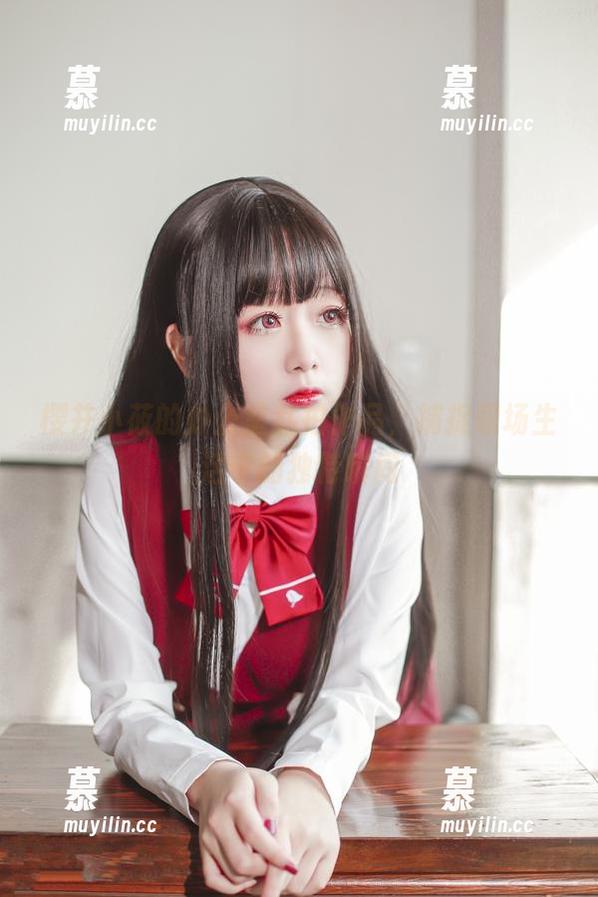 樱井小莜 樱井小莜的办公室私拍作品,捕捉职场生活中的独特瞬间