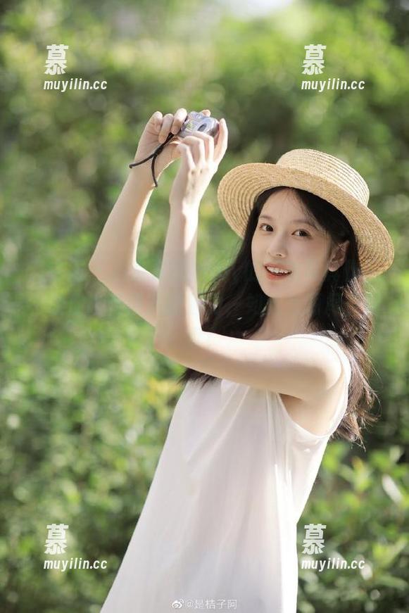 海豚baby 微密圈 - 探索海豚baby的海边写真作品,让你感受海风的魅力,如此美丽尽在网盘!