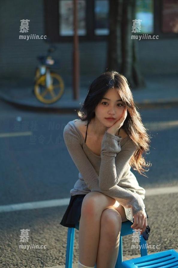 爱蜜社 - Nono酱最新作品上线：探秘那些令人心动的连衣裙搭配技巧！