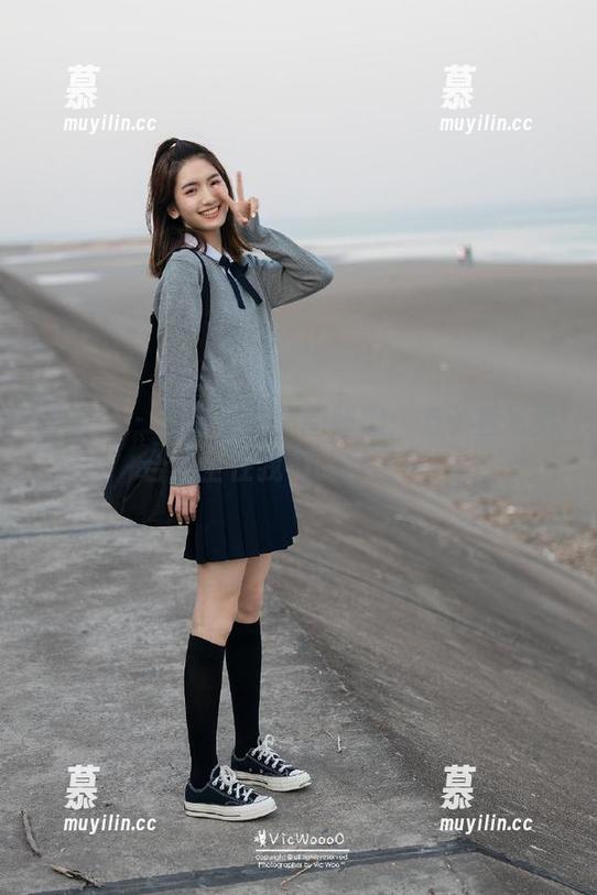爱蜜社-方子萱 爱蜜社 - 白衬衫的清新秘密:方子萱写真合集全在我们的网盘中!