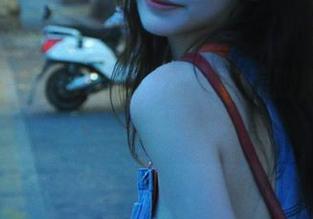 爱蜜社 – 莉莉Lily展现完美美脚魅力，感受图包中的艺术之美！