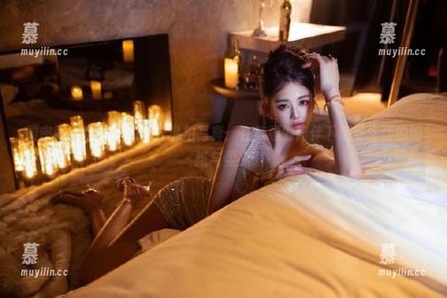 牛奶里的果汁 微密圈 - 牛奶里的果汁私拍写真:在美脚的陪伴下感受生活的细腻与柔美