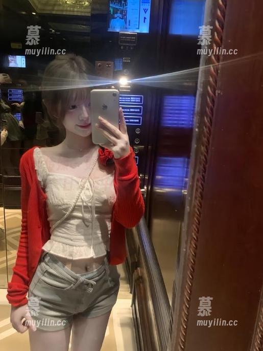 物恋传媒 - 更新图集：与elise一起在夏日花海中追寻浪漫与美好