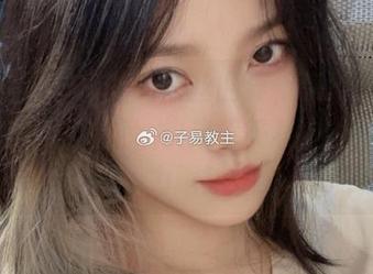 一探白易子教主的灰丝世界，高清图片开启你的视觉之旅，快来感受其中的独特魅力吧！