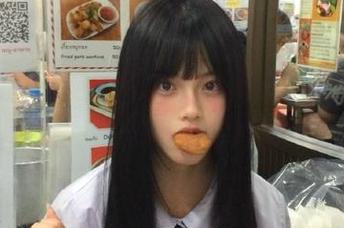 探索白莉爱吃巧克力美腿写真，精彩内容尽在网盘，快来解锁你的视觉享受！