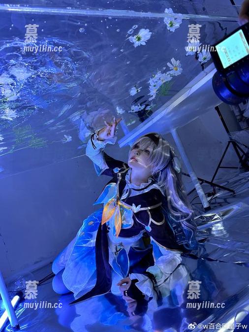 一起走进百合欧皇子的高清图册，学妹的活力与魅力并存