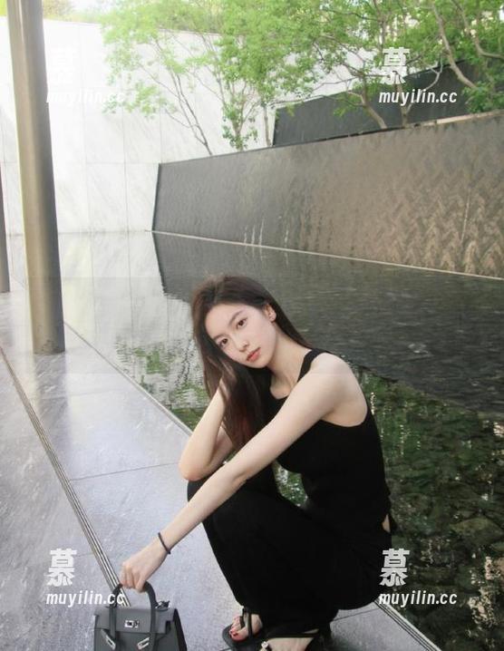 秀人网-Milk大萌 秀人网 - 难以抗拒的Milk大萌教室写真,点击下载,带给你无尽的美好体验!