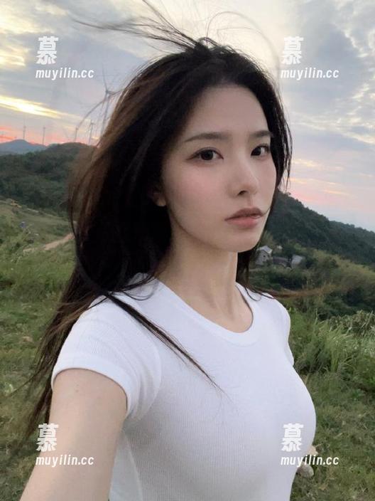 秀人网 - 热烈欢迎summer宝宝女王回归：最新图集更新，尽享她的优雅与气质！