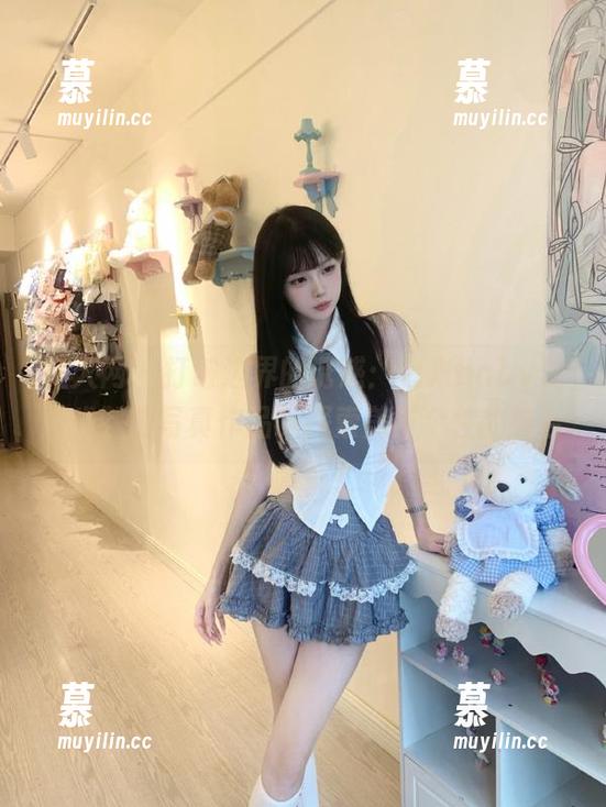 秀人网 - 打破边界的诱惑：七米baby无圣光制服写真作品，探索美与个性的结合