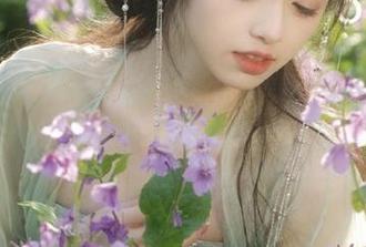 秀人网 – 白色与光影的交错：乔伊joy写真合集里的无尽可能