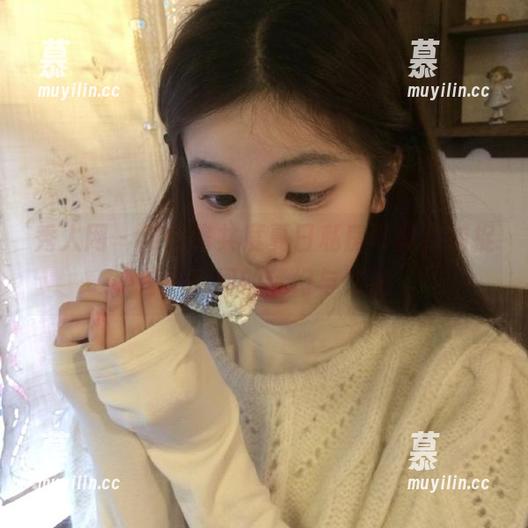 秀人网 - 与优酱共度夏日私房写真，捕捉那一瞬间的梦幻与悠然