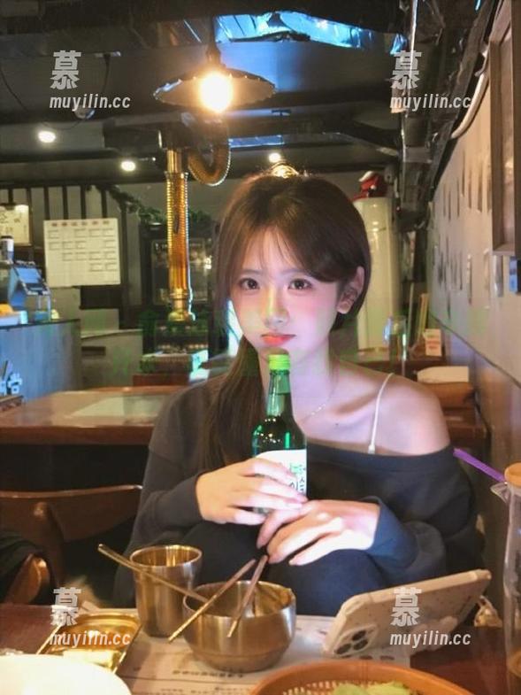 秀人网 - 俞漫泳装美图：照片背后的辛酸汗水，谁能懂只有我自己！