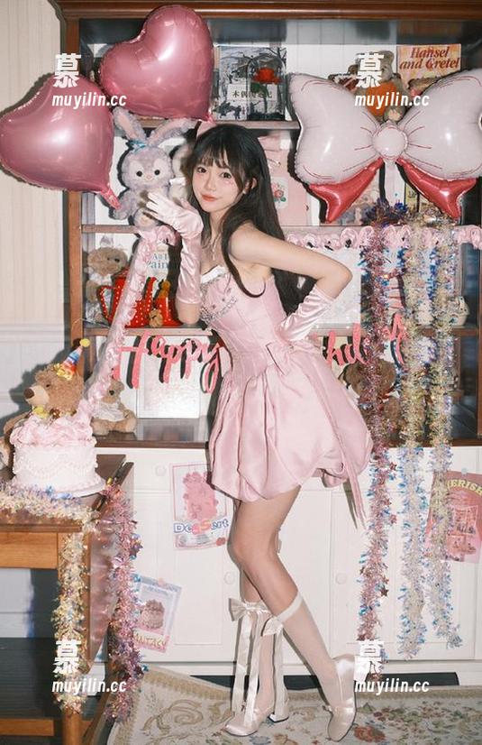 秀人网-兔子NINA 秀人网 - 品味兔子NINA天台的视觉盛宴:一部充满创意的写真图册