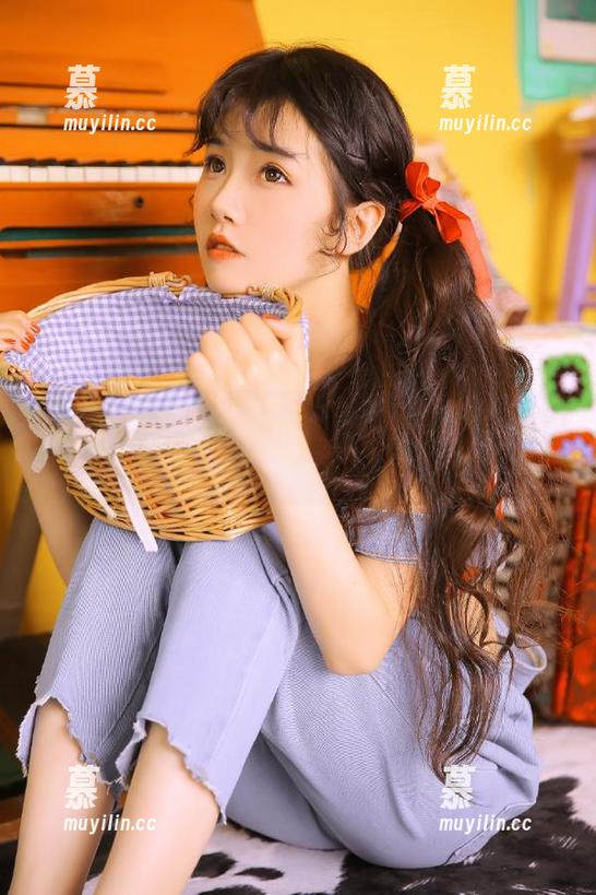 秀人网-养乐多Doll 秀人网 - 养乐多Doll新作瑜伽套图更新,探索平衡与和谐的深度之美
