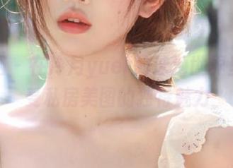 秀人网 – 在冷月yuer的泳池世界里，感受私房美图的独特魅力