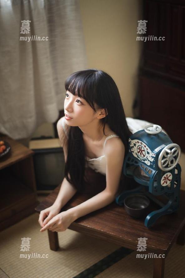 秀人网-可乐Vicky 秀人网 - 可乐Vicky女王写真合集:观看她如何在镜头前释放自我