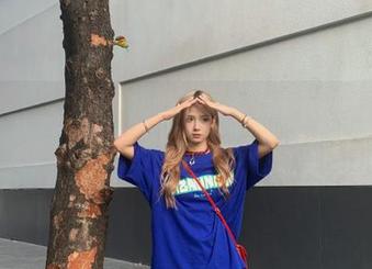 秀人网 – 周波儿连体衣原图独家发布，图片中绽放出无尽的美丽与自信