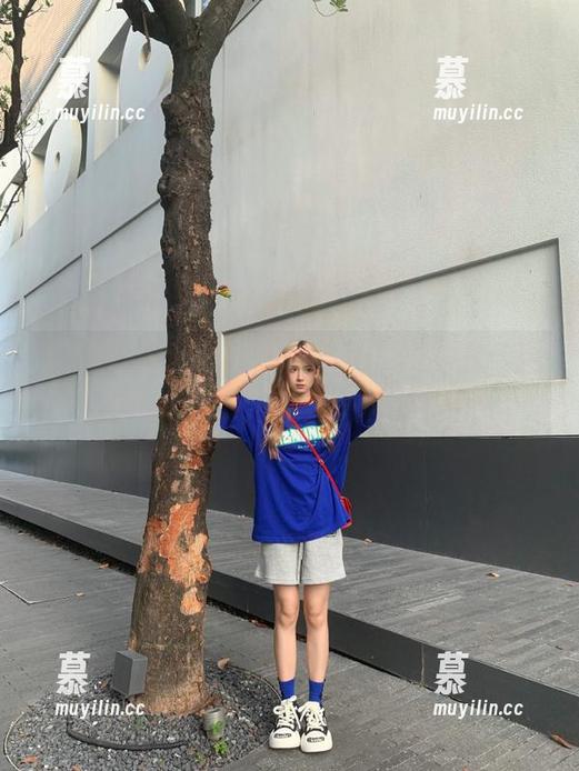 秀人网 - 周波儿连体衣原图独家发布，图片中绽放出无尽的美丽与自信
