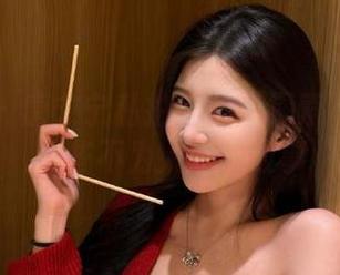秀人网 – 唐宁宁私拍红裙：探索写真背后那些不为人知的故事