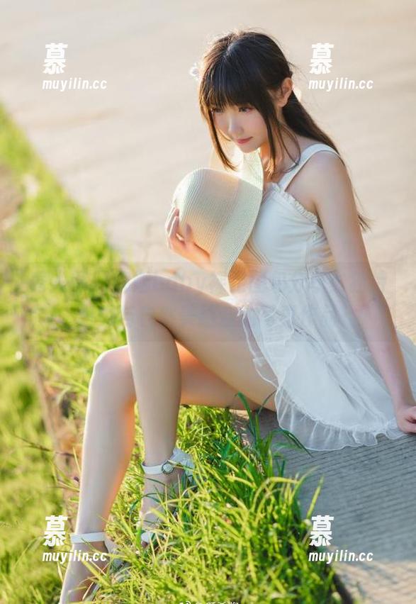 秀人网 - 娜娜baby裸足图包分享：独特魅力与自然美结合的写真作品