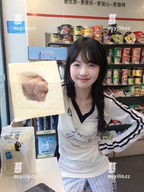秀人网-娜露 秀人网 - 精选娜露的圣诞写真集,展现了冬日里独有的梦幻与温馨