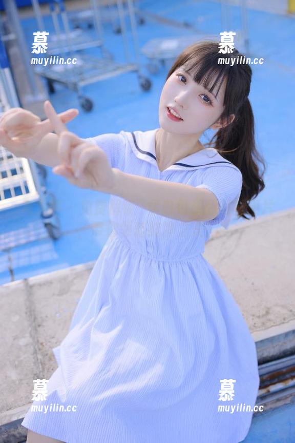 秀人网-媃柔 秀人网 - 免费解锁媃柔白色系列写真图片,带你领略纯净之美!