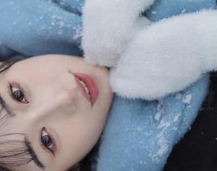 秀人网 – 一窥小乔babyb眼镜魅力：独家写真图册合集带你领略个性之美
