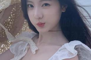 秀人网 – 少女心雪雪打造的校服写真集，原图展现校园生活的灵动与活力