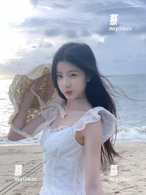 秀人网-少女心雪雪 秀人网 - 少女心雪雪打造的校服写真集,原图展现校园生活的灵动与活力