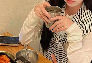 秀人网 – 探索徐莉芝Botty的泳衣写真美图，感受迷人风情的图包