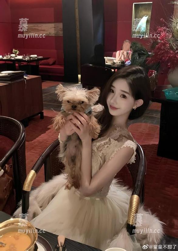 秀人网-果儿Victoria 秀人网 - 想看看果儿Victoria的睡衣魅力吗?快来分享这组令人心动的精彩图片吧!