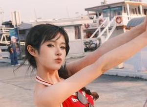 秀人网 – 梓萱Crystal的奶牛写真图片福利，带你领略别样的田园风光！