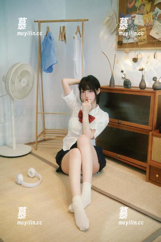 秀人网 - 水水姐的白衬衫写真，下载这份美丽前请三思，你准备好了吗？