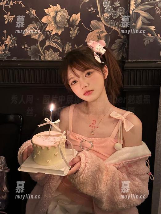 秀人网-潘琳琳ber 秀人网 - 图片中展现的潘琳琳ber魅惑黑丝,作品的每个细节都令人陶醉