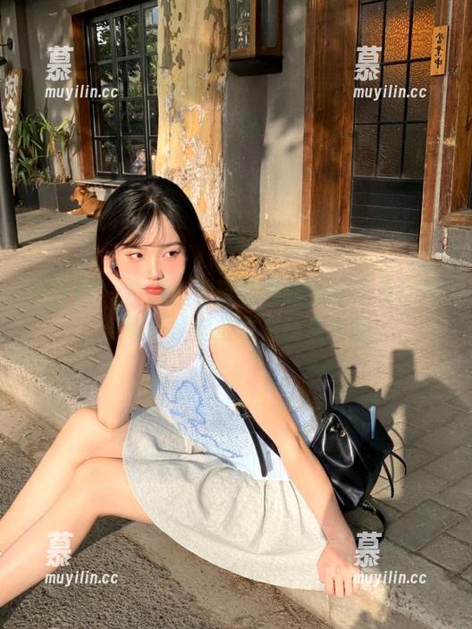 秀人网 - 白露小猪带你领略镂空写真图集：每一帧都散发着时尚气息