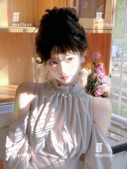 秀人网 - 美七mia女神写真资源汇总：探寻每一幅作品背后的深层故事