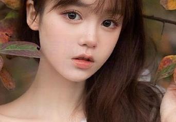 秀人网 – 体验言沫的艺术美学：缤纷死库水写真图包，尽在此刻