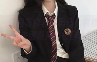 秀人网 – 校园写真界的黑马！黄歆苑作品集更新，快来围观她的校园奇妙旅程！