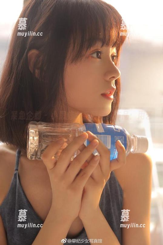 紧急企划-小恩 紧急企划 - 小恩修女系列写真作品:用艺术传达无言的情感与故事