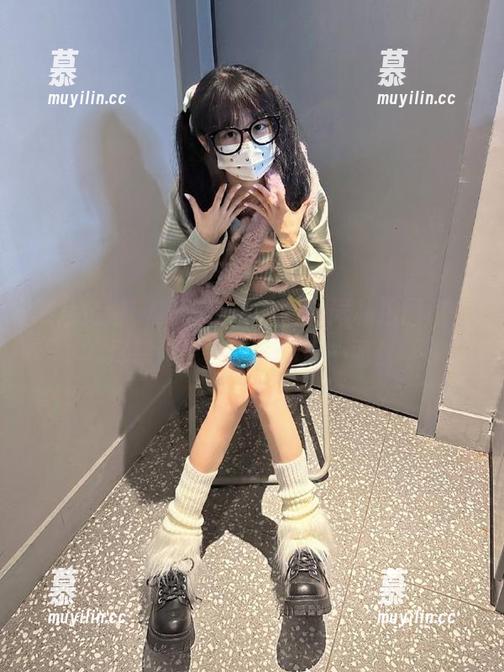 紧急企划 - 探索小恩的双马尾私拍图包，尽享她甜蜜可爱的每一面！