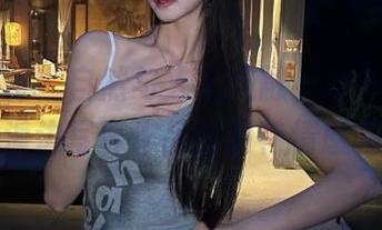 紧急企划 – 自然与人文交融，林书辞无圣光海边写真作品的独特情感表达