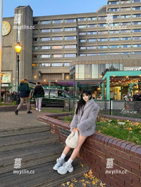 纳丝摄影-小希 纳丝摄影 - 小希黑色写真高清图集,带你领略黑色背景下的光影交织之美