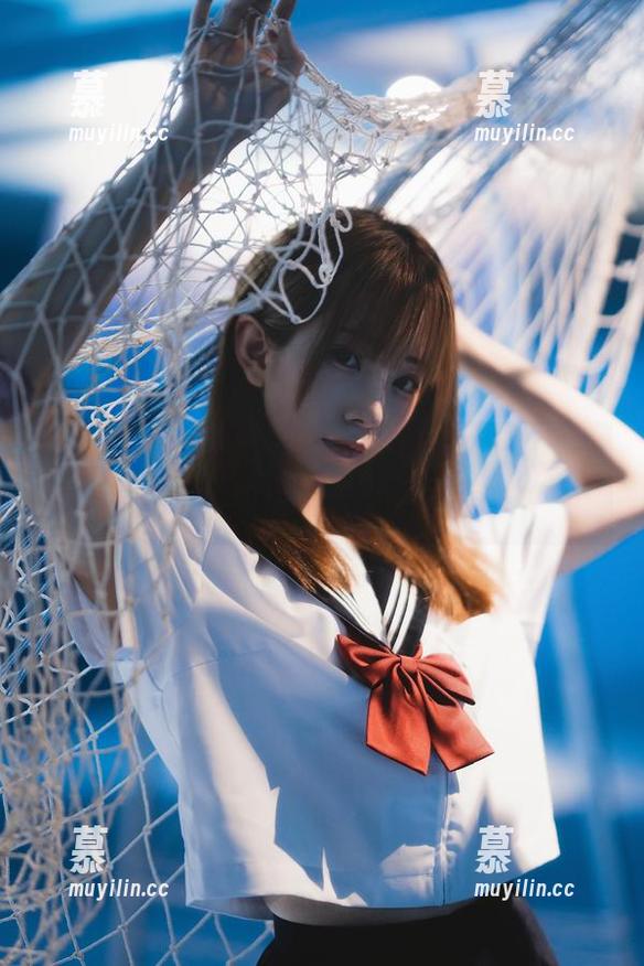 绮太郎 细看绮太郎最新职业装写真更新,演绎现代职场的时尚美学